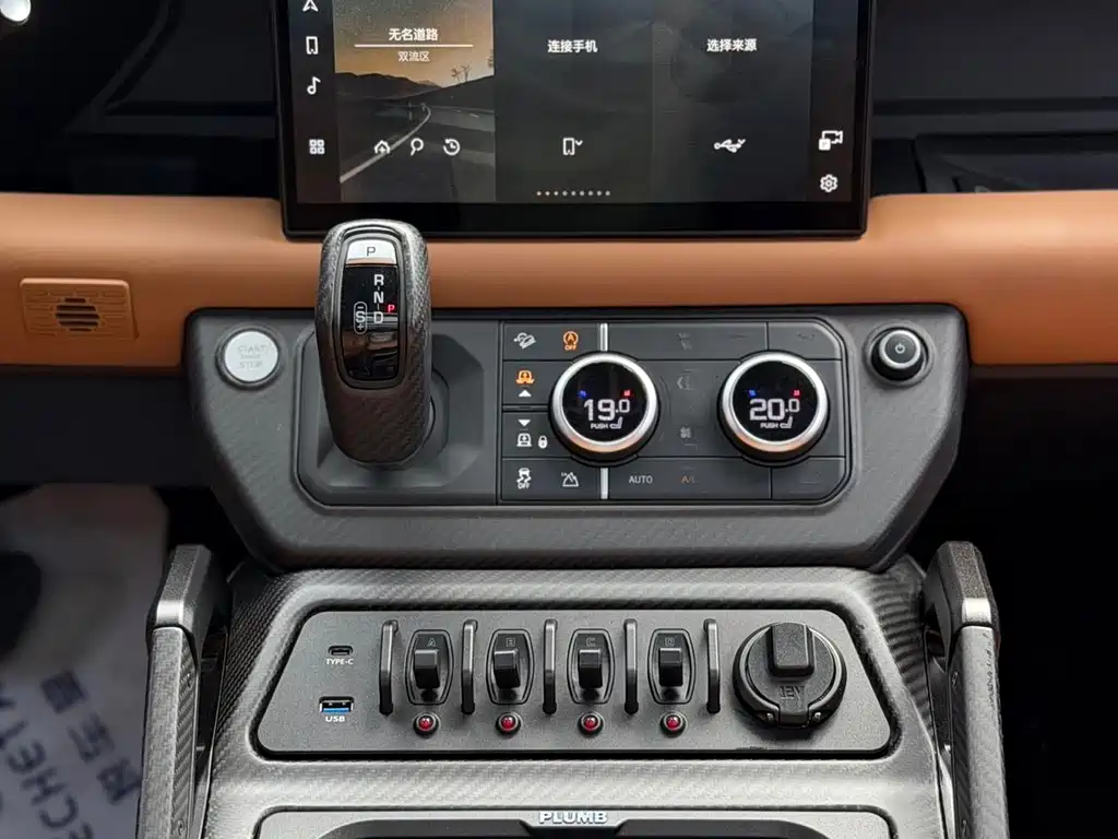 Land Rover Defender 2023 — фото 15