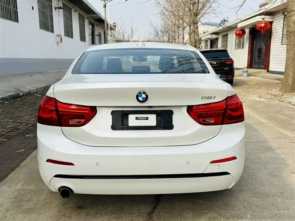 BMW 1 Series 2018 — фото 12