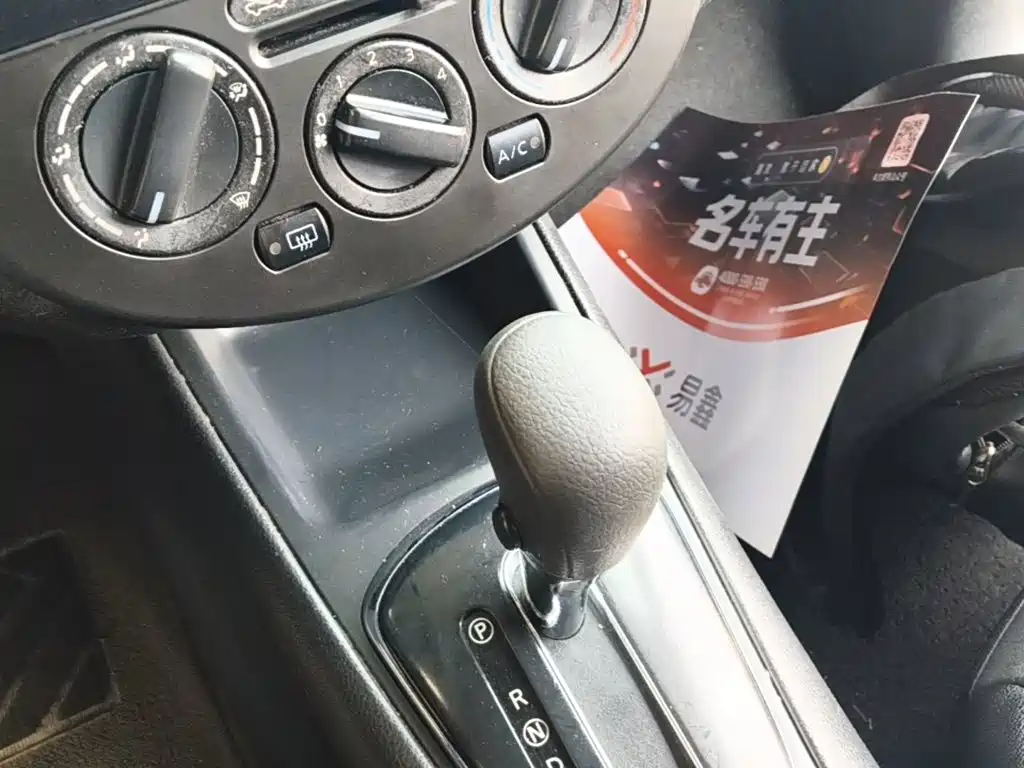 Nissan Tiida 2015 — фото 14