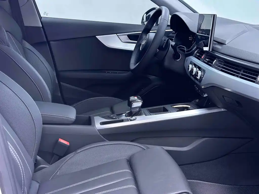 Audi A4L 2023 — фото 13