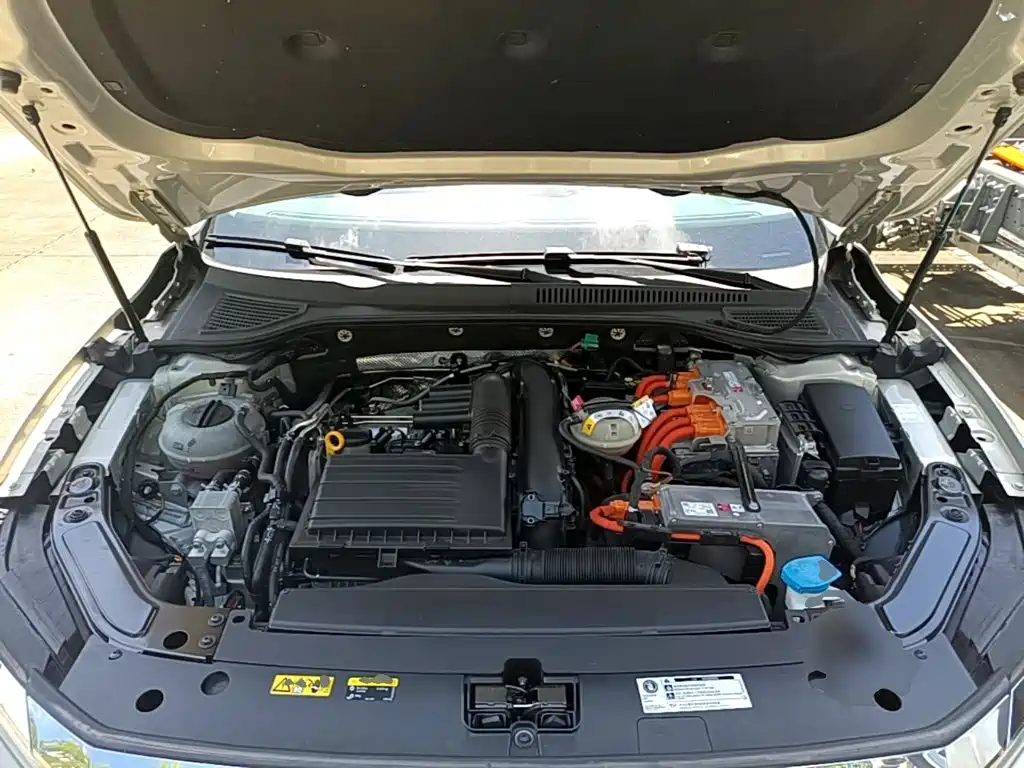 Volkswagen Passat Plug-In Hybrid 2020 — фото 16