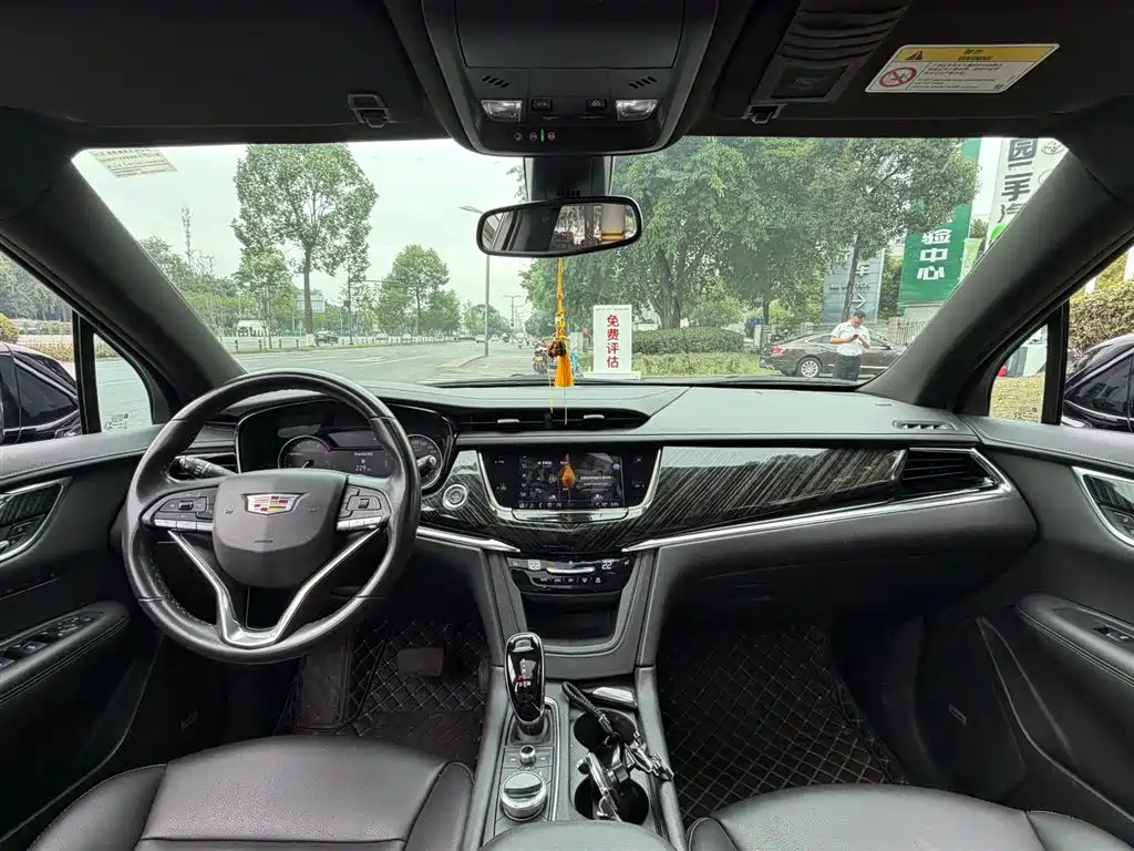 Cadillac XT6 2021 — фото 11