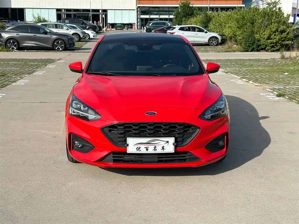 Ford Focus 2018 — фото 2