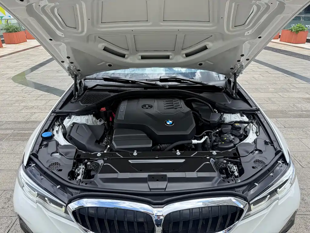 BMW 3 Series 2019 — фото 11