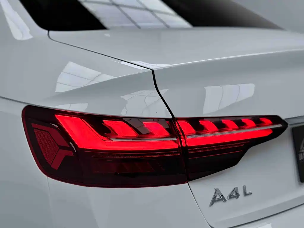 Audi A4L 2023 — фото 18
