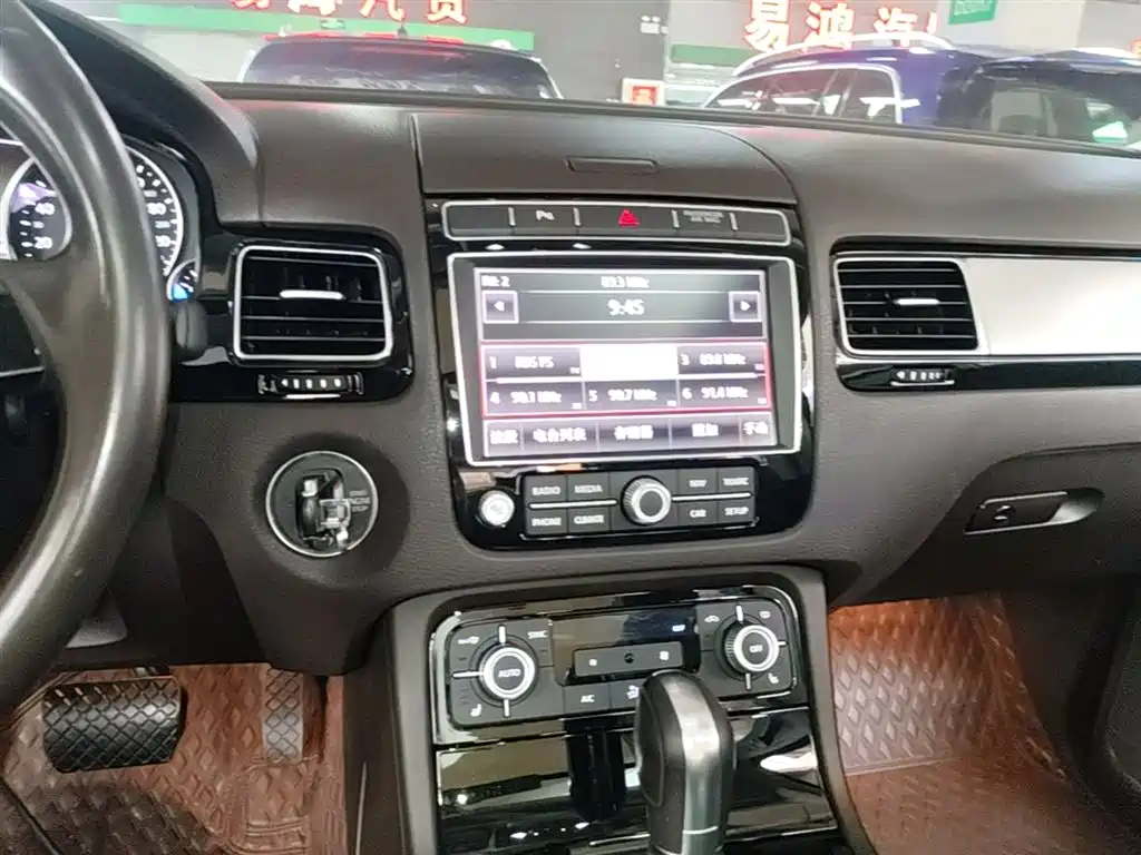 Volkswagen Touareg 2018 — фото 13