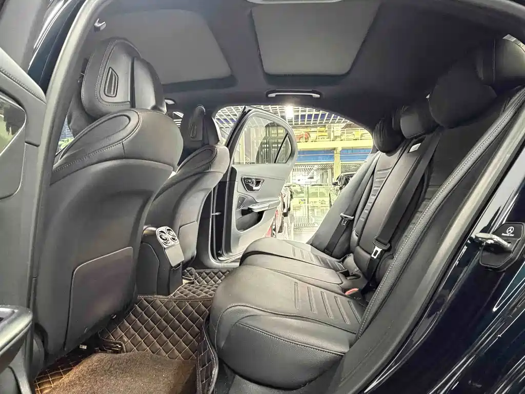 Mercedes-Benz C-Class 2024