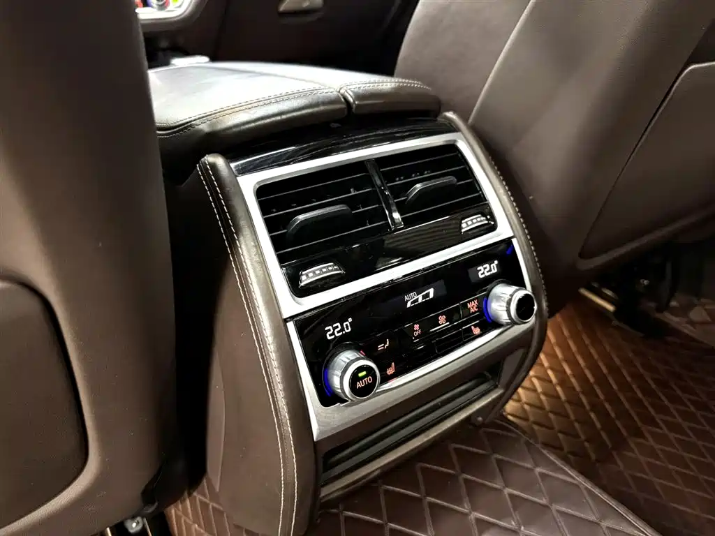 BMW 7 Series 2021 — фото 20
