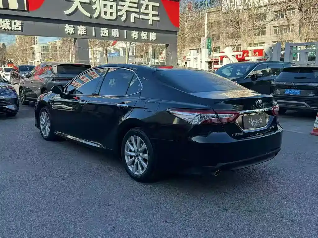 Toyota Camry 2019 — фото 7