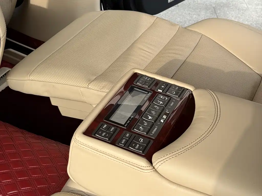 Lexus LS 2012 — фото 14