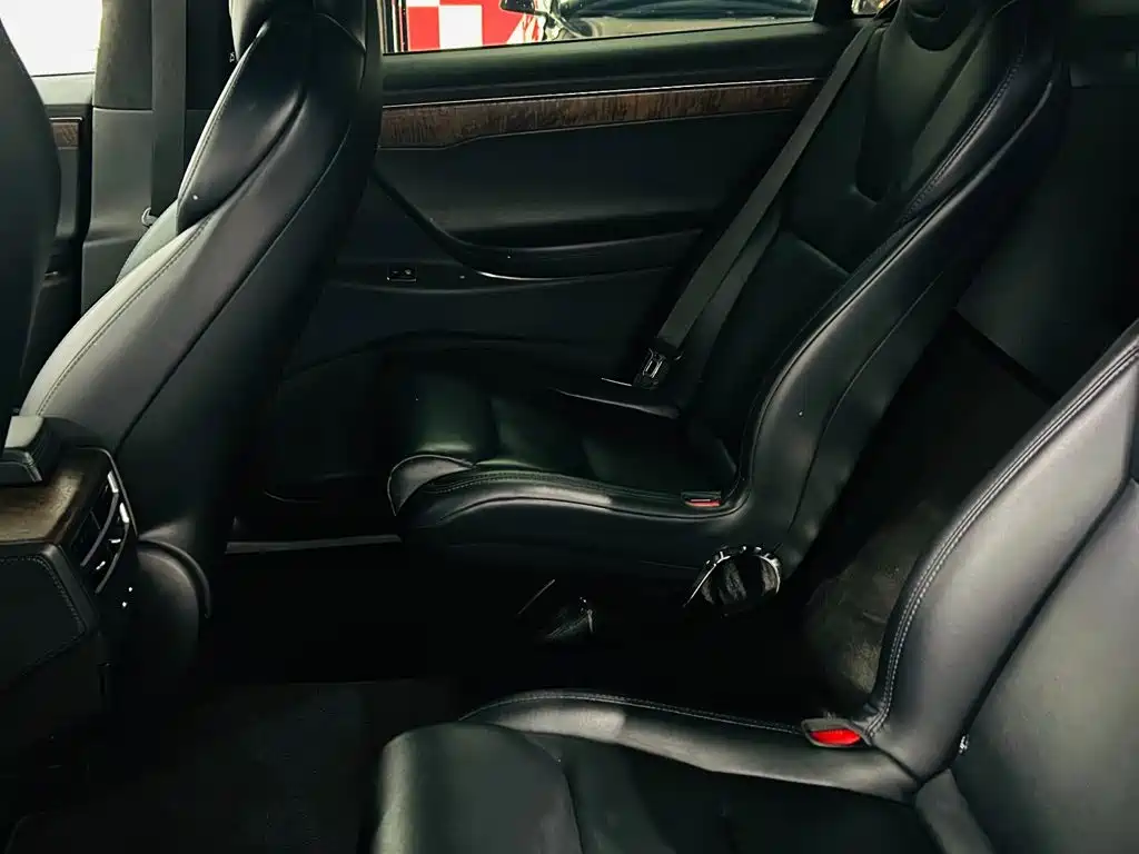 Tesla Model X 2018 — фото 9