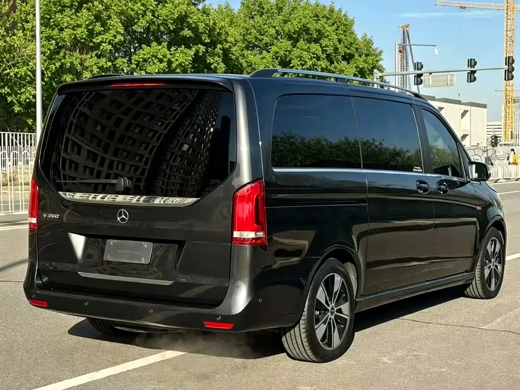 Mercedes-Benz V-Class 2023 — фото 2