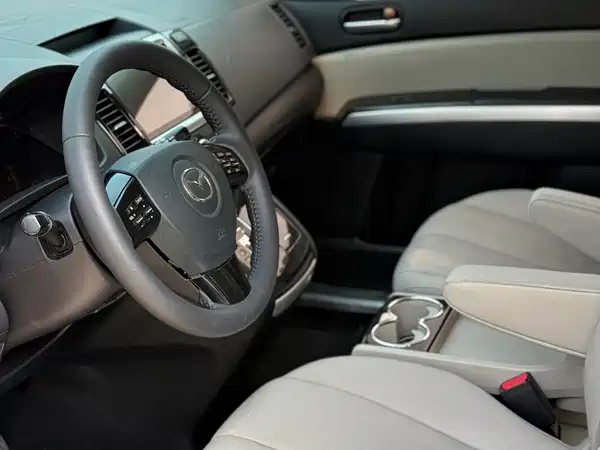 Mazda 8 2016