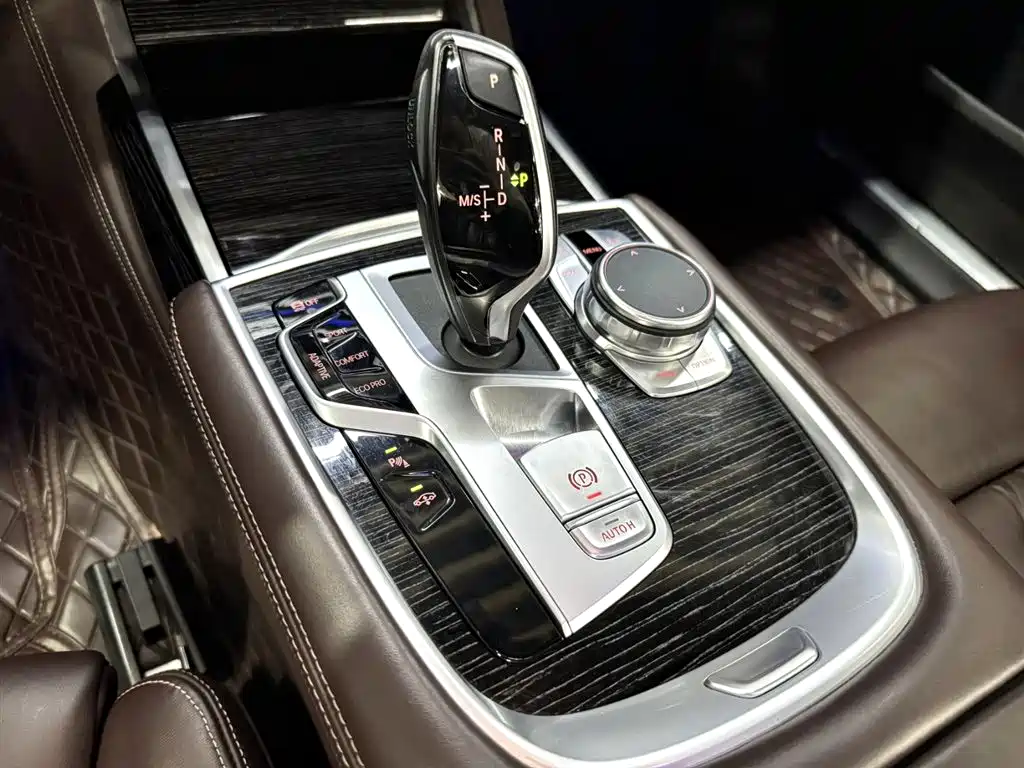 BMW 7 Series 2021 — фото 16