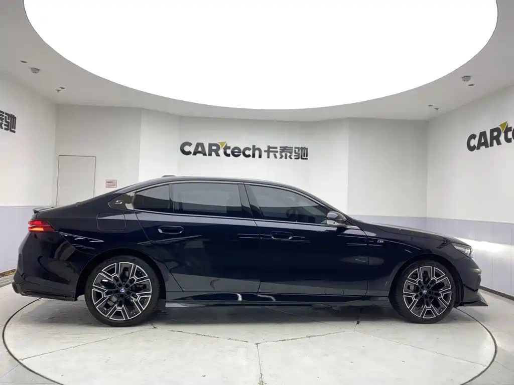 BMW 5 Series 2025