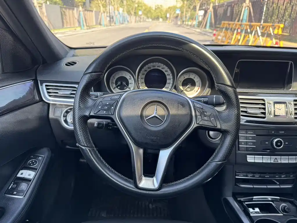 Mercedes-Benz E-Class 2015 — фото 13