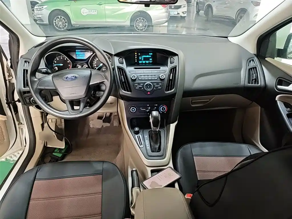 Ford Focus 2015 — фото 10