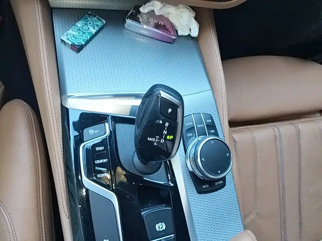 BMW 5 Series 2019 — фото 14