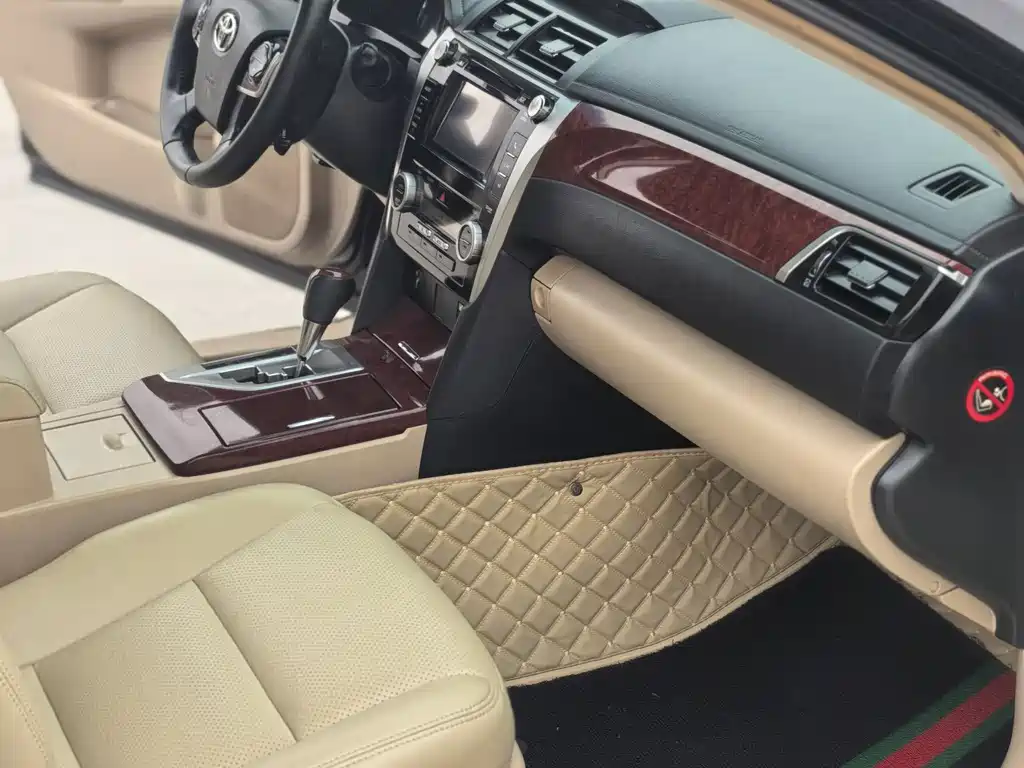 Toyota Camry 2013 — фото 12