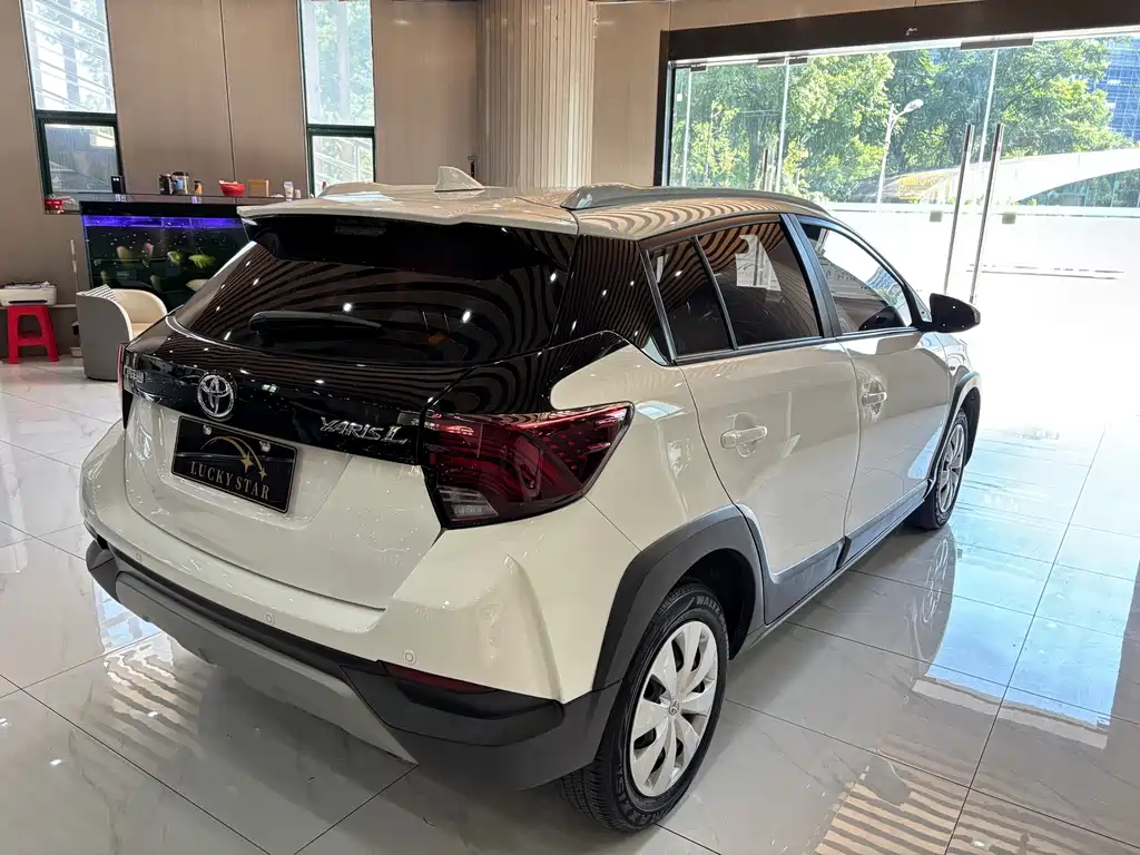 Toyota Yaris L 2022