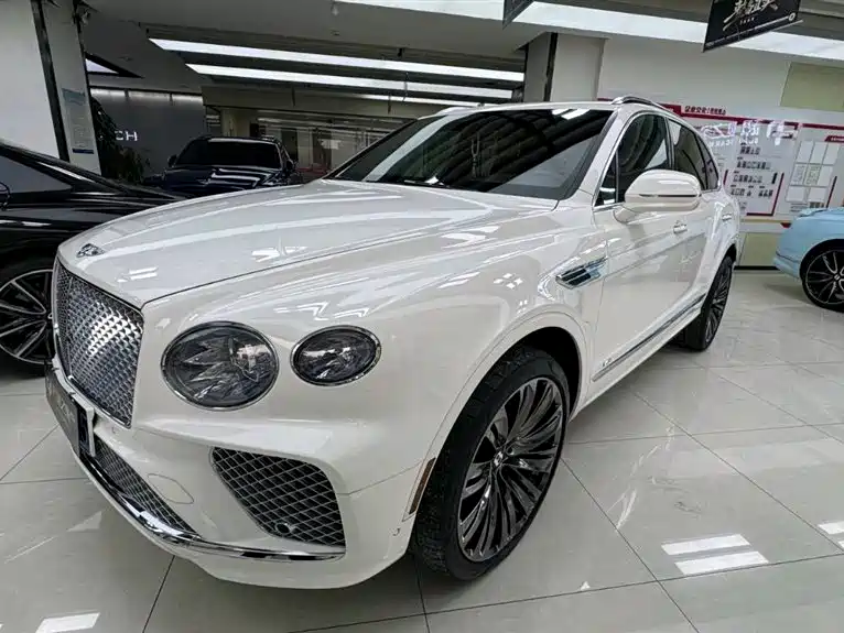 Bentley Bentayga 2022 — фото 1