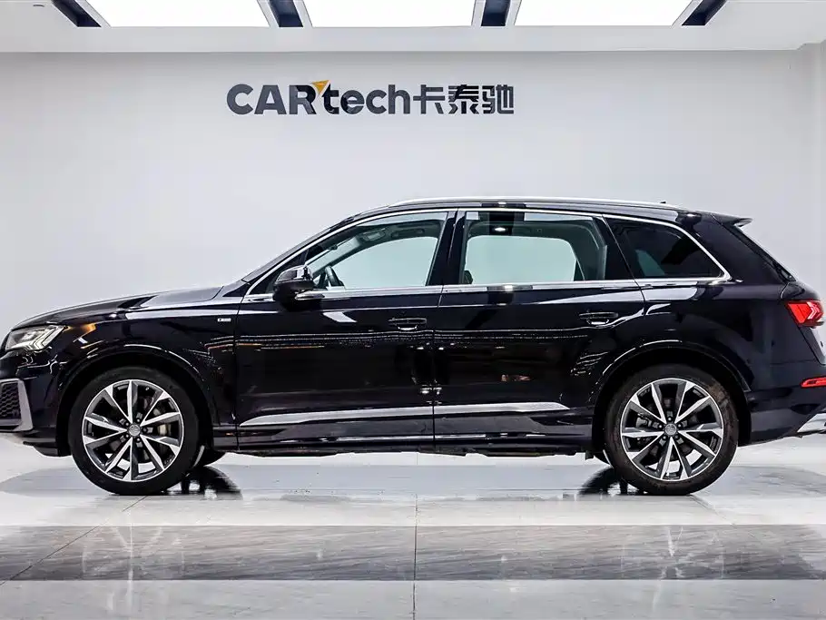 Audi Q7 2020 — фото 33