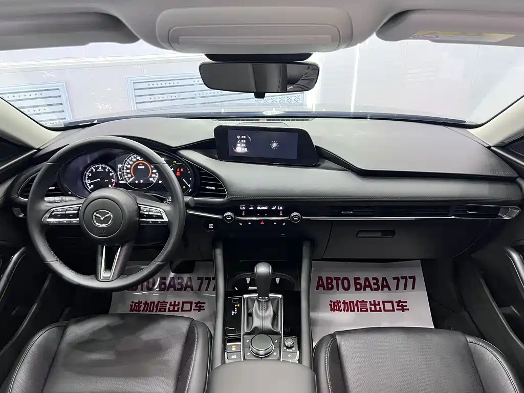 Mazda 3 Axela 2023 — фото 15