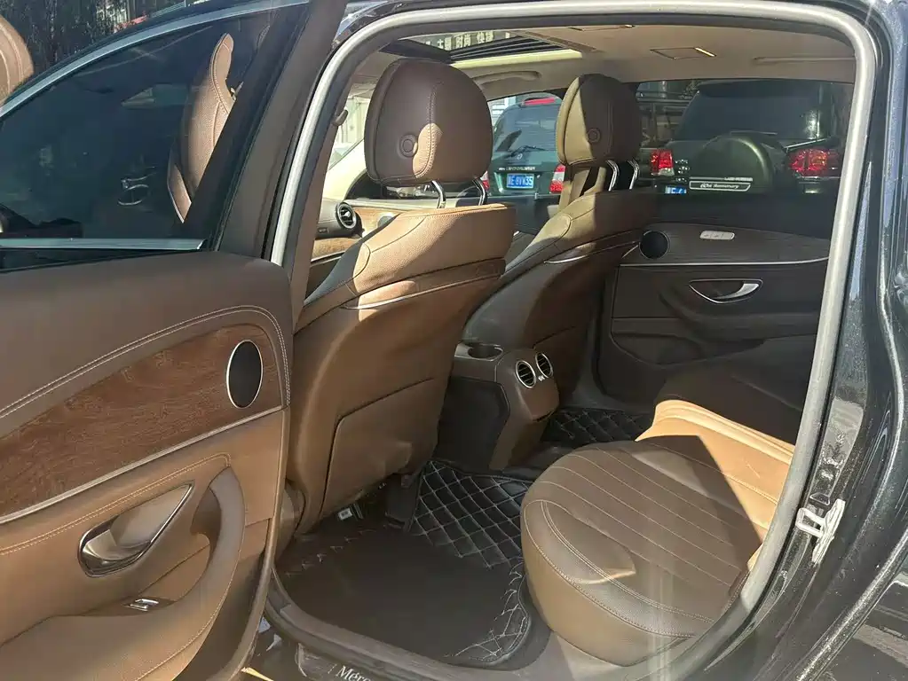 Mercedes-Benz E-Class 2019 — фото 13