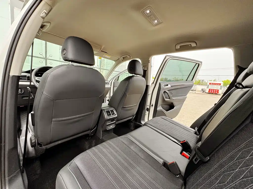 Volkswagen Tiguan L 2022 — фото 11