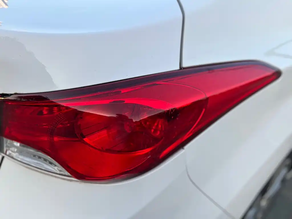 Hyundai Elantra Langdong 2015 — фото 12