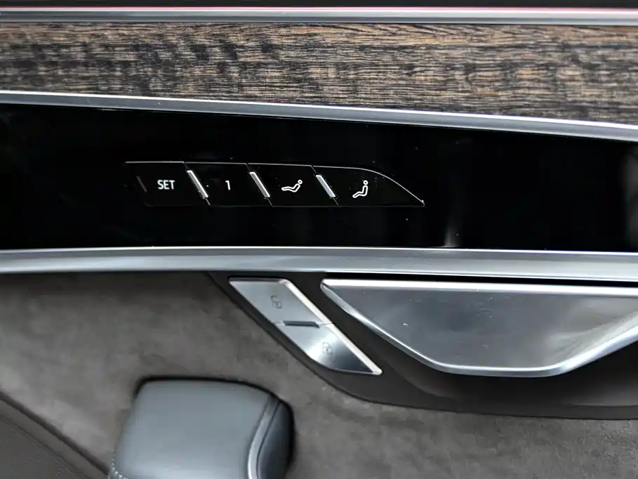 Audi A8 2019 — фото 28