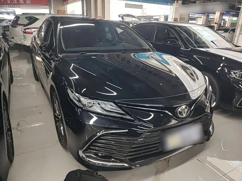 Toyota Camry 2023 — фото 4