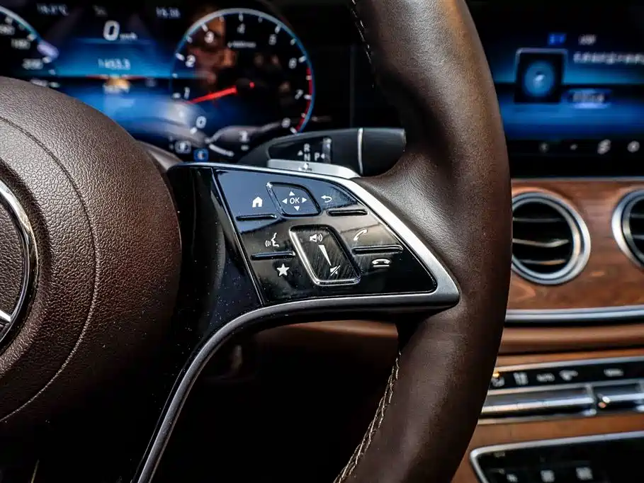 Mercedes-Benz E-Class 2021 — фото 16