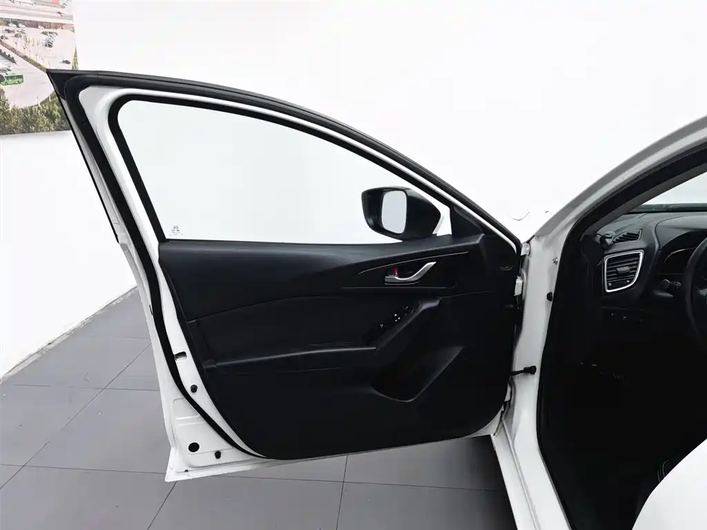 Mazda 3 Axela 2016 — фото 8
