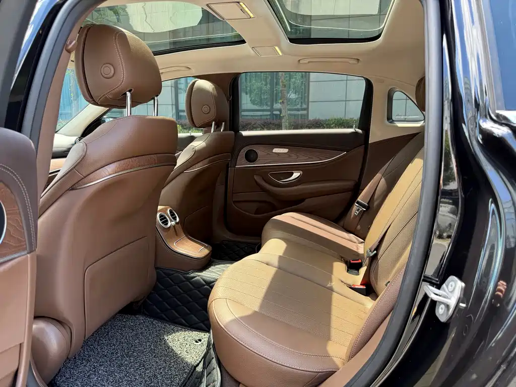 Mercedes-Benz E-Class 2023 — фото 8