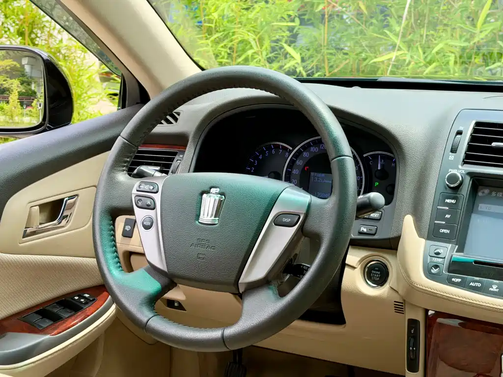 Toyota Crown 2014
