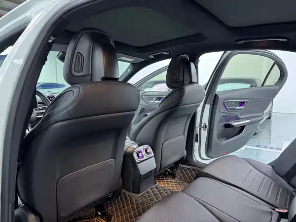 Mercedes-Benz C-Class 2025
