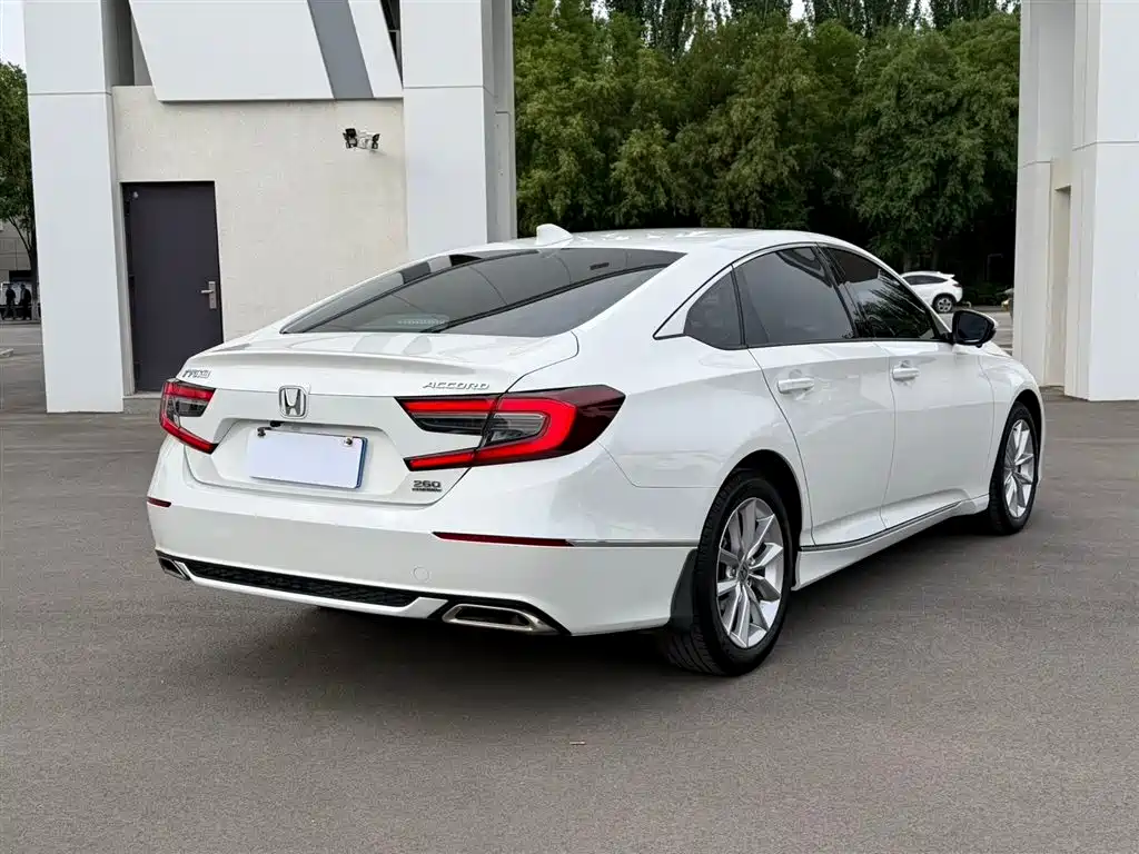 Honda Accord 2022 — фото 9