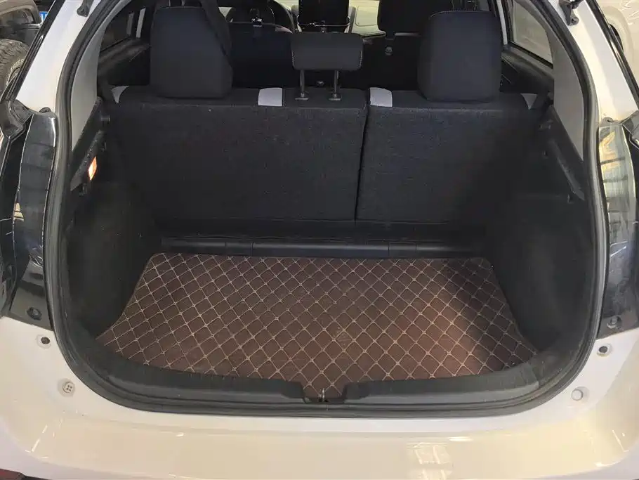 Toyota Yaris L 2021 — фото 4