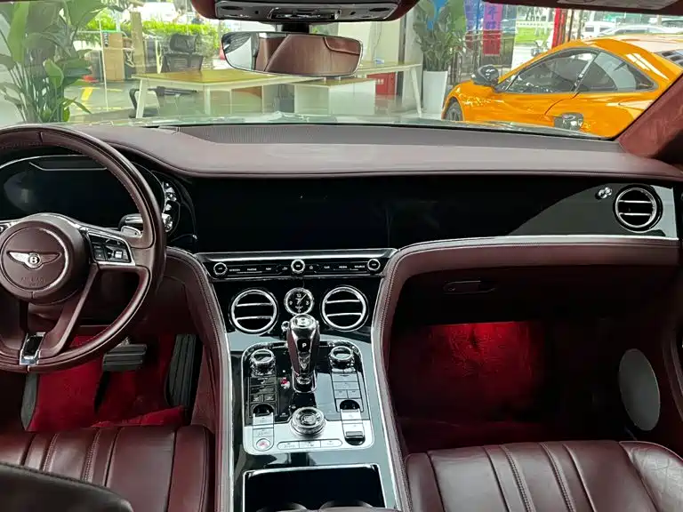 Bentley Continental 2018 — фото 20