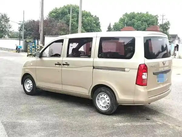 Wuling Rongguang V 2016