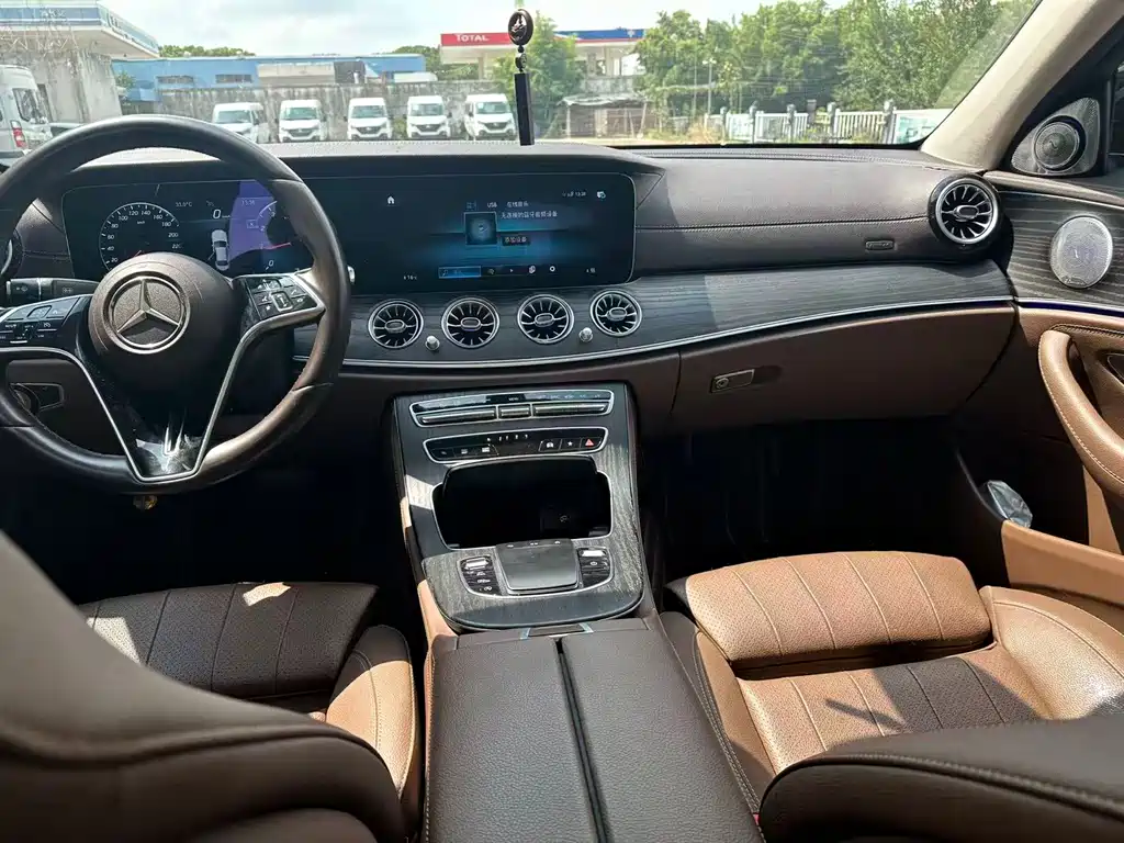 Mercedes-Benz E-Class 2022 — фото 8