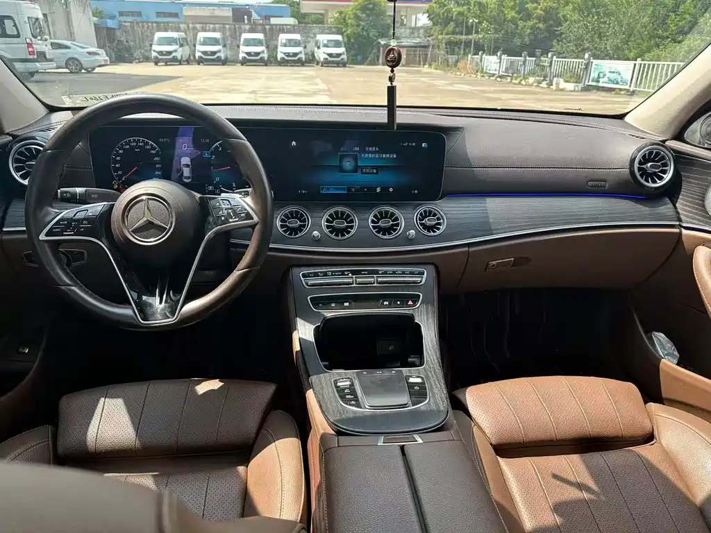 Mercedes-Benz E-Class 2022 — фото 7