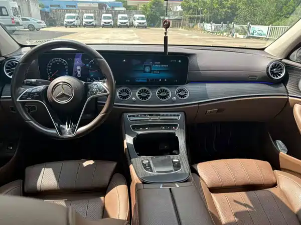 Mercedes-Benz E-Class 2022