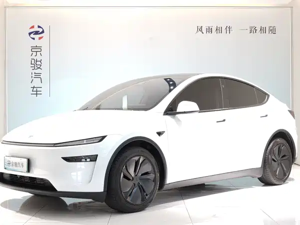 Tesla Model Y 2025