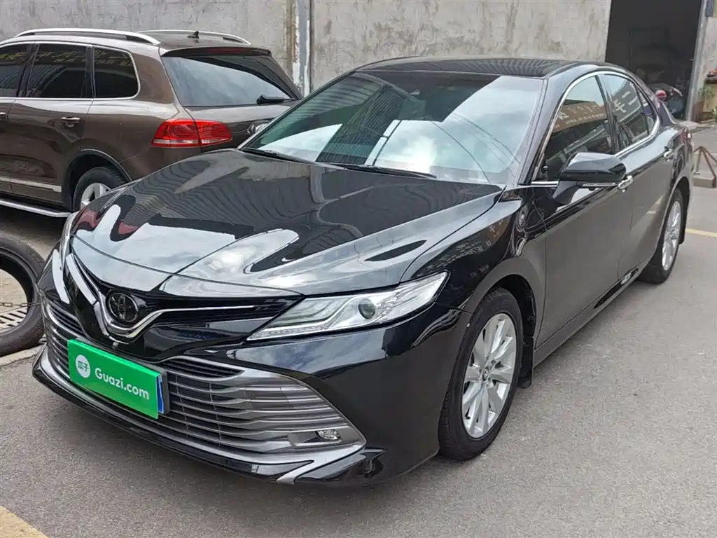 Toyota Camry 2018 — фото 2