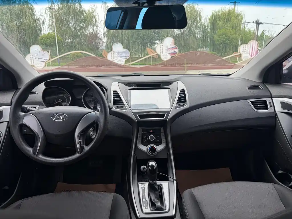 Hyundai Elantra Langdong 2017 — фото 15