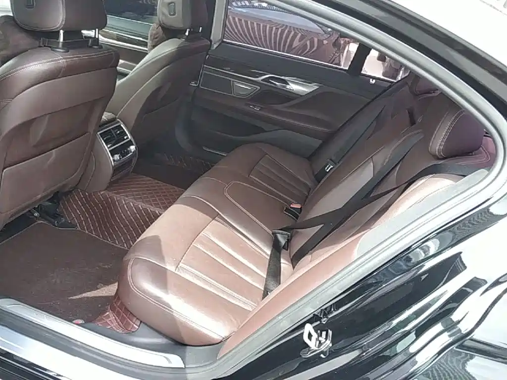 BMW 7 Series 2017 — фото 17