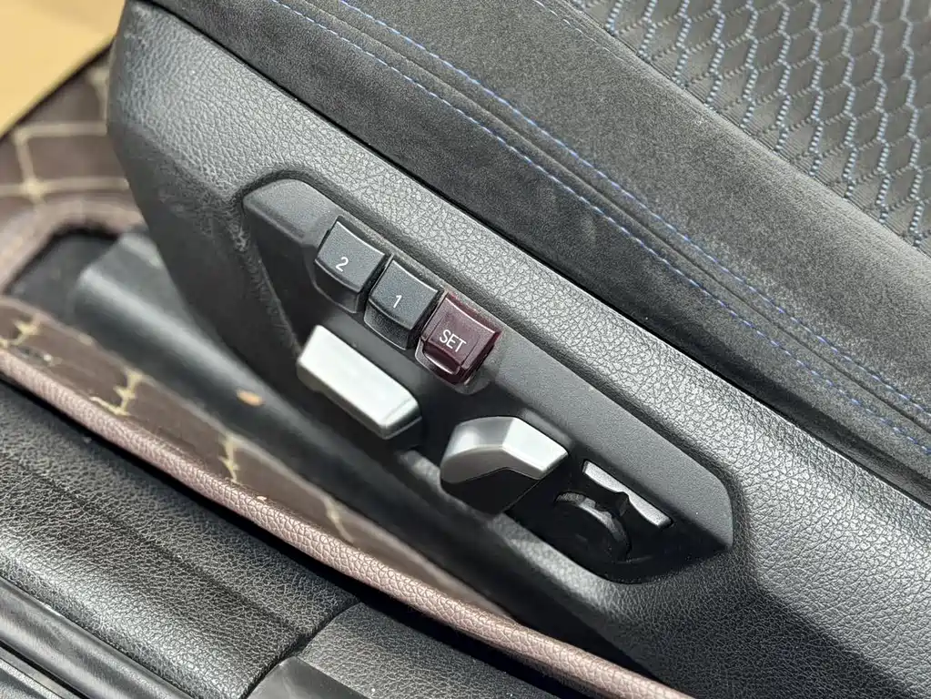 BMW 3 Series 2018 — фото 10