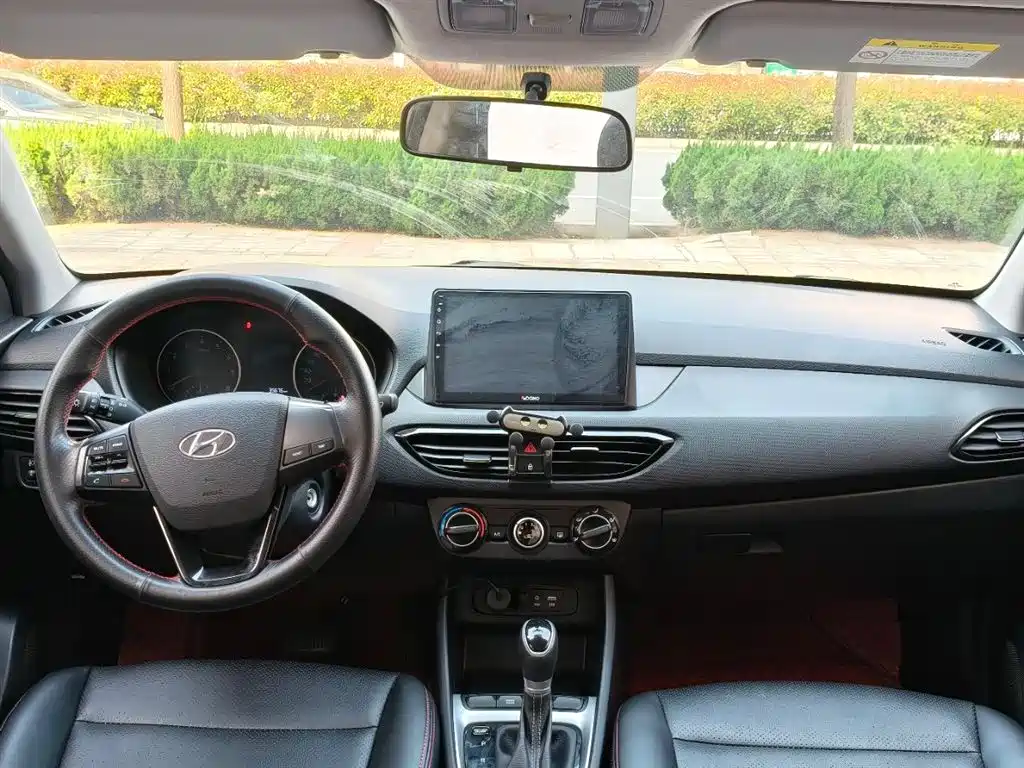 Hyundai Elantra 2019 — фото 9